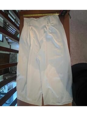 SIZE M Short White high-waisted pants with belt